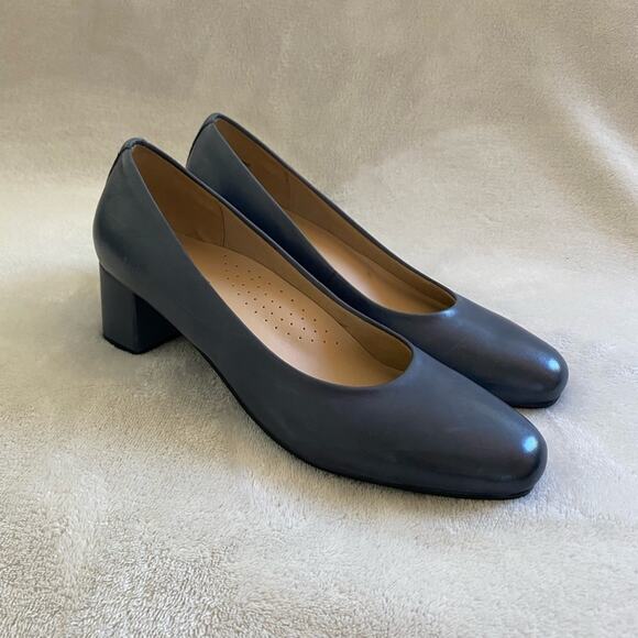 Trotters Blue Heels Size 7.5 - Classic Elegance with 2-Inch Heel - Picture 1 of 10